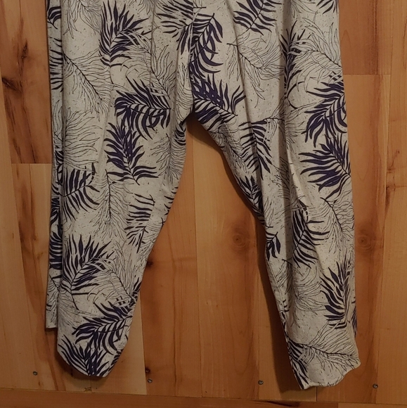 Sag Harbor Petite Women's Pants(14) Top (16) Capri Set Black Cream Leaf Pattern - Picture 6 of 10